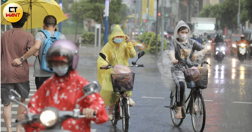 位於台灣東南方的熱帶性低氣壓，預估最快明天（28日）將增強為第18號颱風「山陀兒」，下周起北台灣需嚴防猛烈強降雨。（圖／CTWANT資料照）