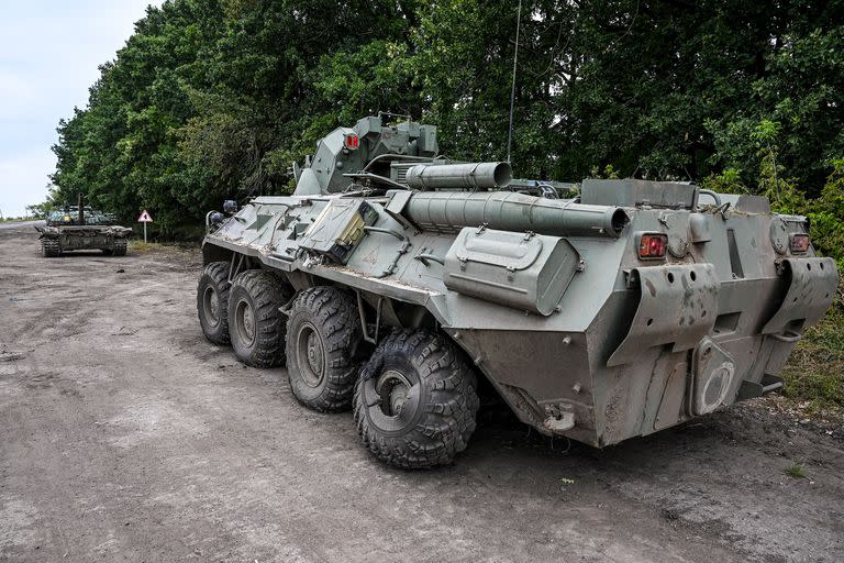 Un blindado BTR-89 ruso abandonado en Kupiansk, el 10 de septiembre de 2022.