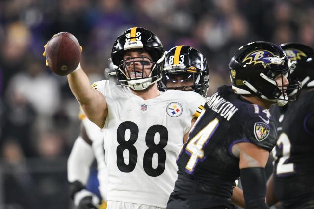 Baltimore's loss to Pittsburgh leaves Ravens 1 1/2 games behind