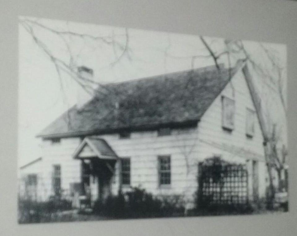
A 1930s Grimstead photograph of the Ayers-Allen House. 
