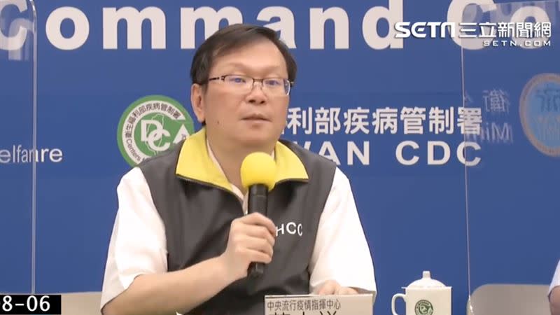 莊人祥在記者會上說明1名從台灣赴香港確診者身分。