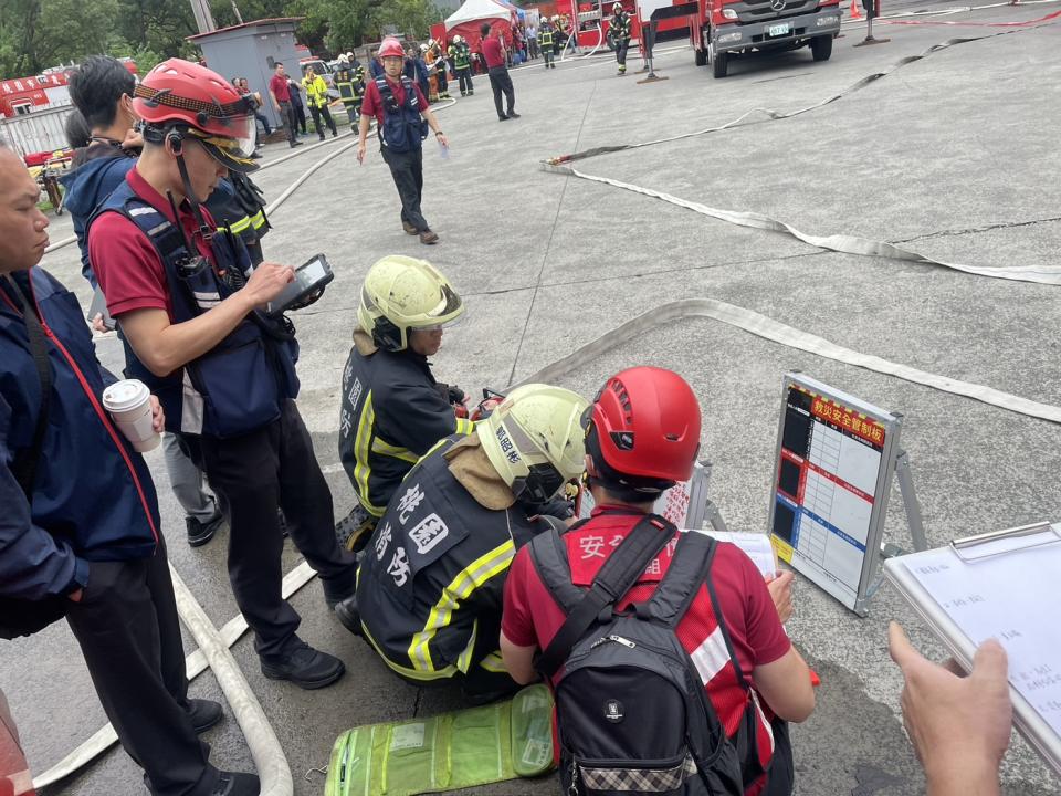 桃園市消防局致力於指導場所落實「自衛消防編組」訓練，希望透過民消合力提升初期應變能力。圖：圳頂分隊提供