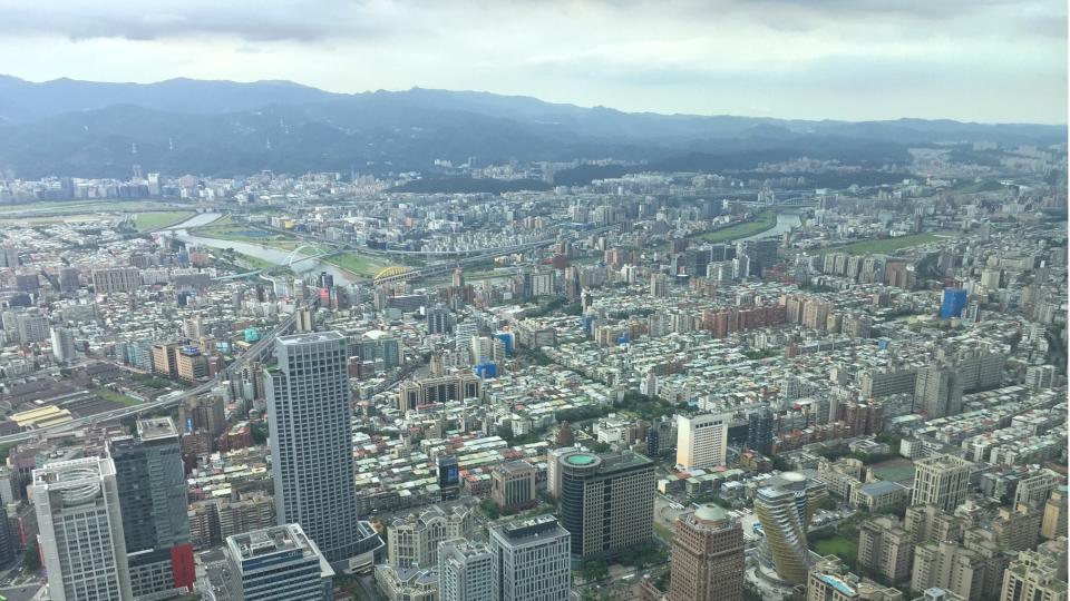 政府歷來主導的都市成長，未能搭配恰當的都市計畫。（圖／東森新聞張琬聆攝）