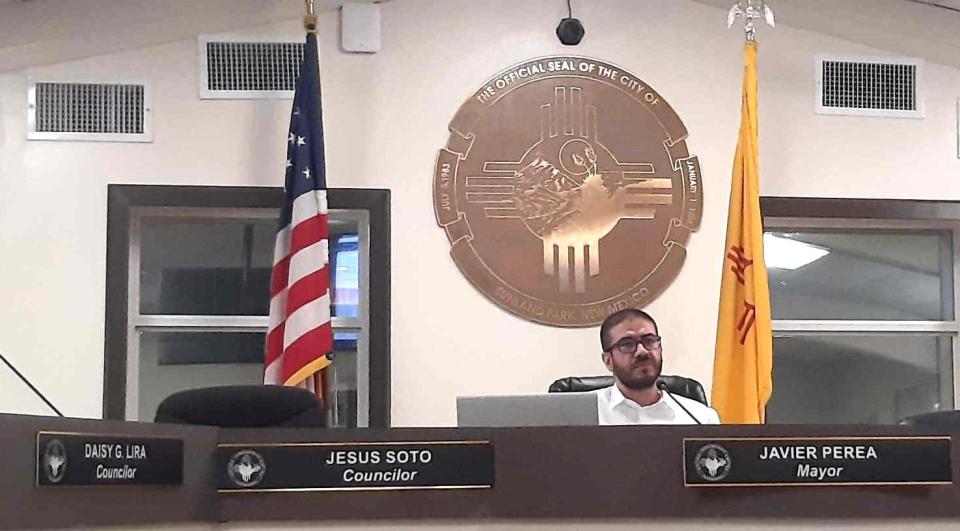 Sunland Park Mayor Javier Perea listens to a presentation on July 11, 2023, on residents’ digital literacy needs. The report by the grassroots group Mamacítas Cibernéticas is expected to lay the groundwork for addressing the city’s cyber connectivity gaps.