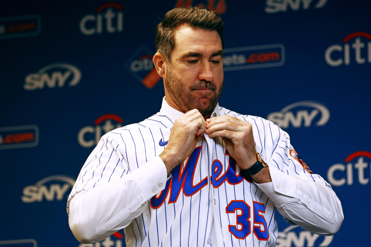 NEW YORK, NY - DECEMBER 20: Pitcher Justin Verlander of the New York Mets buttons up his new jersey before he is introduced during a press conference at Citi Field on December 20, 2022 in New York City. (Photo by Rich Schultz/Getty Images)