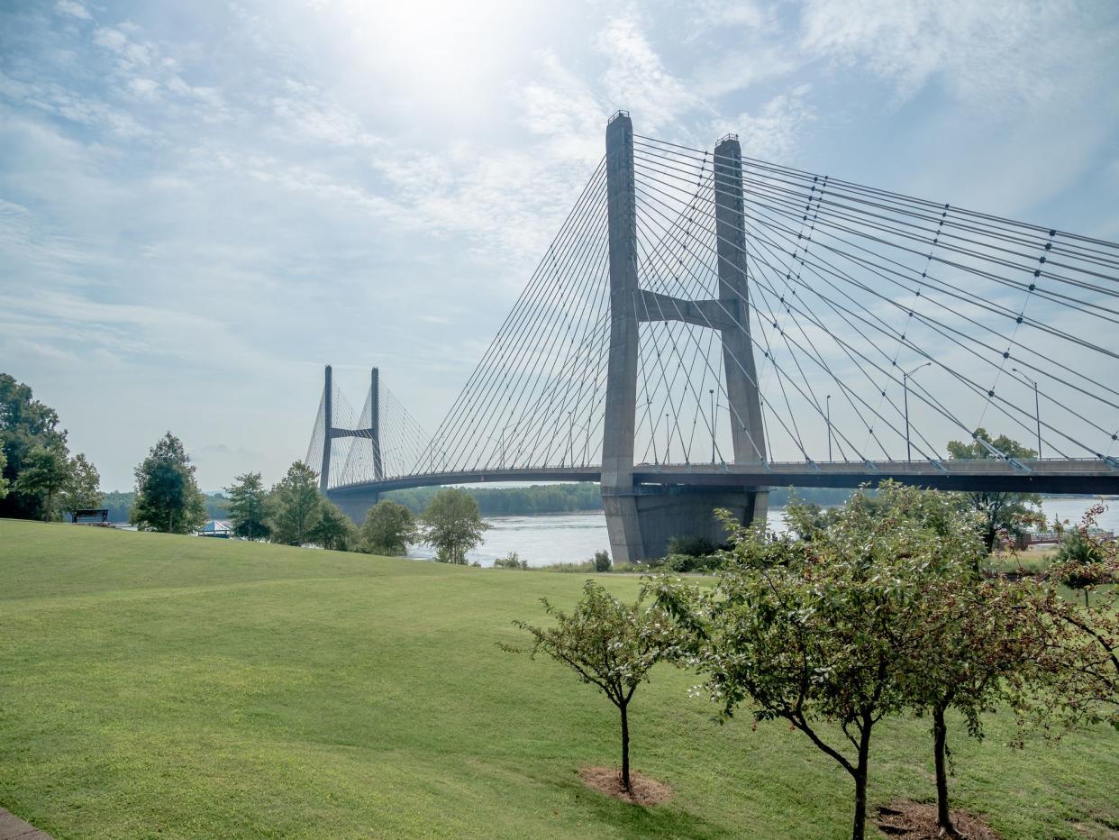 Bridge across the Mississippi at Cape Girardeau,  MO