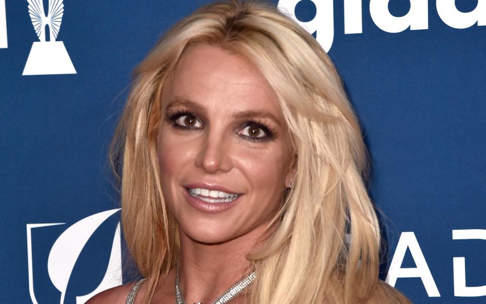 Nach jahrelanger Pause feiert Britney Spears nun ihr Comeback im Pop-Business - und hat dafür keinen Geringeren als Elton John ins Boot geholt. (Bild: Alberto E. Rodriguez / Getty Images)