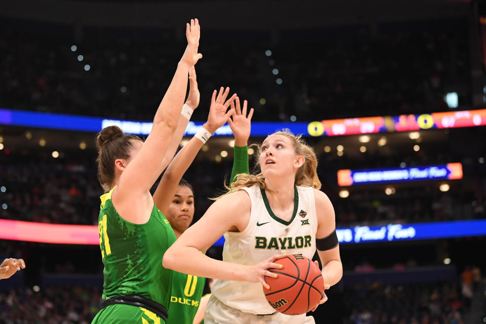 TAMPA, FL - APRIL 05: Lauren Cox #15 of the Baylor Bears looks for an open shot against Erin Boley #21 and Satou Sabally #0 of the Oregon Ducks at Amalie Arena on April 5, 2019 in Tampa, Florida. (Photo by Ben Solomon/NCAA Photos via Getty Images)