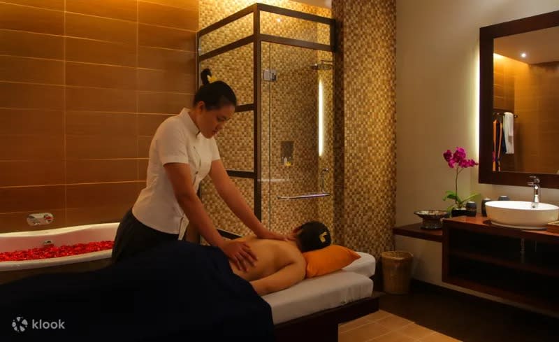 Treat yourself to some well-deserved spa time in Kuta. (Photo: Klook SG)