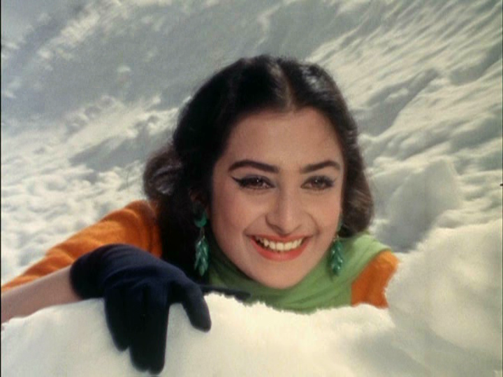 Saira Banu (Junglee): One can never forget a charming Shammi Kapoor dancing to one of his super hit songs, Yahoo! Chahe koi mujhe junglee kahe with a young, cute and gorgeous Saira Banu in Junglee that was extensively shot in Kashmir. Back then, the place was easily available for film shoots and actors, especially the Kapoors weren’t just lucky enough, but even smarter to have used the beautiful locales to its optimum, thereby showcasing Kashmir in the most beautiful way possible!