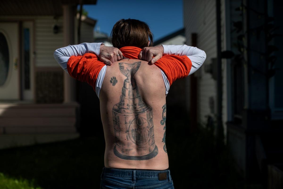 Edmonton Oilers superfan promises to touch up large back tattoo if team wins Cup