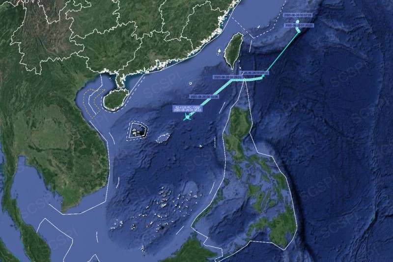北京智庫「南海態勢感知計畫」公布的美國空軍RC-135S偵察機飛行軌跡圖。（翻攝推特）