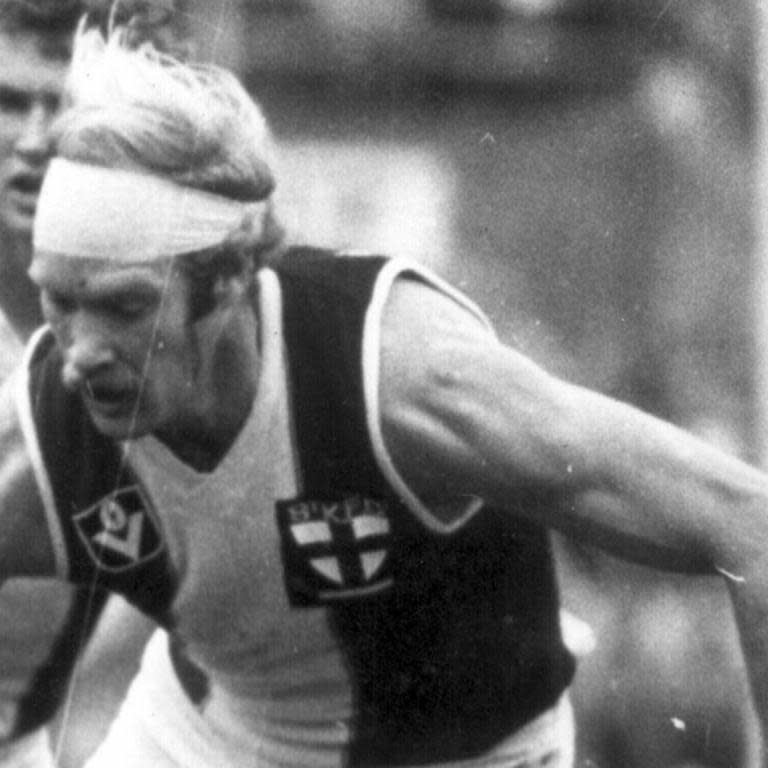 12/06/1978. Carl Ditterich playing for the St. Kilda Football Club. Australian Rules football.  Neg no. LE20213