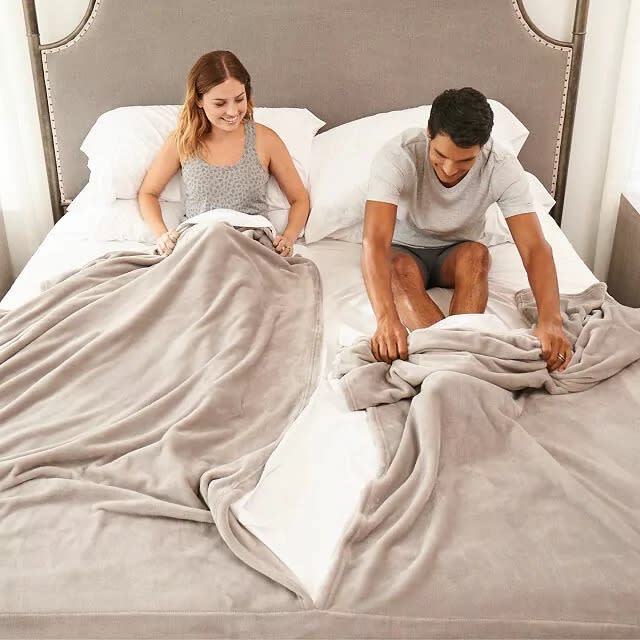 Couple's Split Blanket & Sheet Set