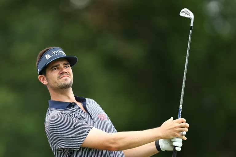 El estadounidense Beau Hossler realizó un 60, 10 bajo par, para tomar una ventaja temprana de cuatro golpes en la primera ronda del Campeonato PGA Wyndham afectado por la lluvia (David Jensen)