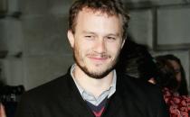 Heath Ledger konnte seinen Oscar als bester Nebendarsteller nicht mehr in Empfang nehmen. Posthum erhielt er die Auszeichnung für seine Rolle als der Joker im Batman-Film "The Dark Knight". Mit 28 Jahren starb der charismatische Hollywood-Star aus Australien auf dem Höhepunkt seiner Karriere ... (Bild: MJ Kim/Getty Images)