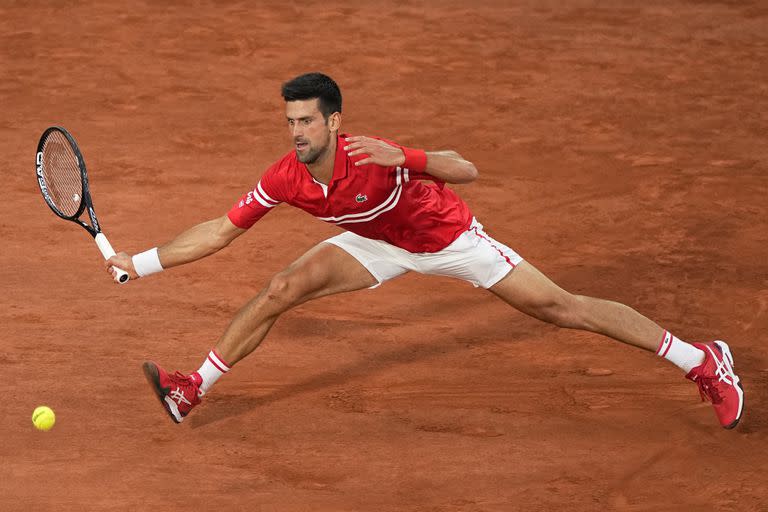 Novak Djokovic lo tiene todo: arte, talento, esfuerzo... y elasticidad; solo así pudo vencer a Nadal en París