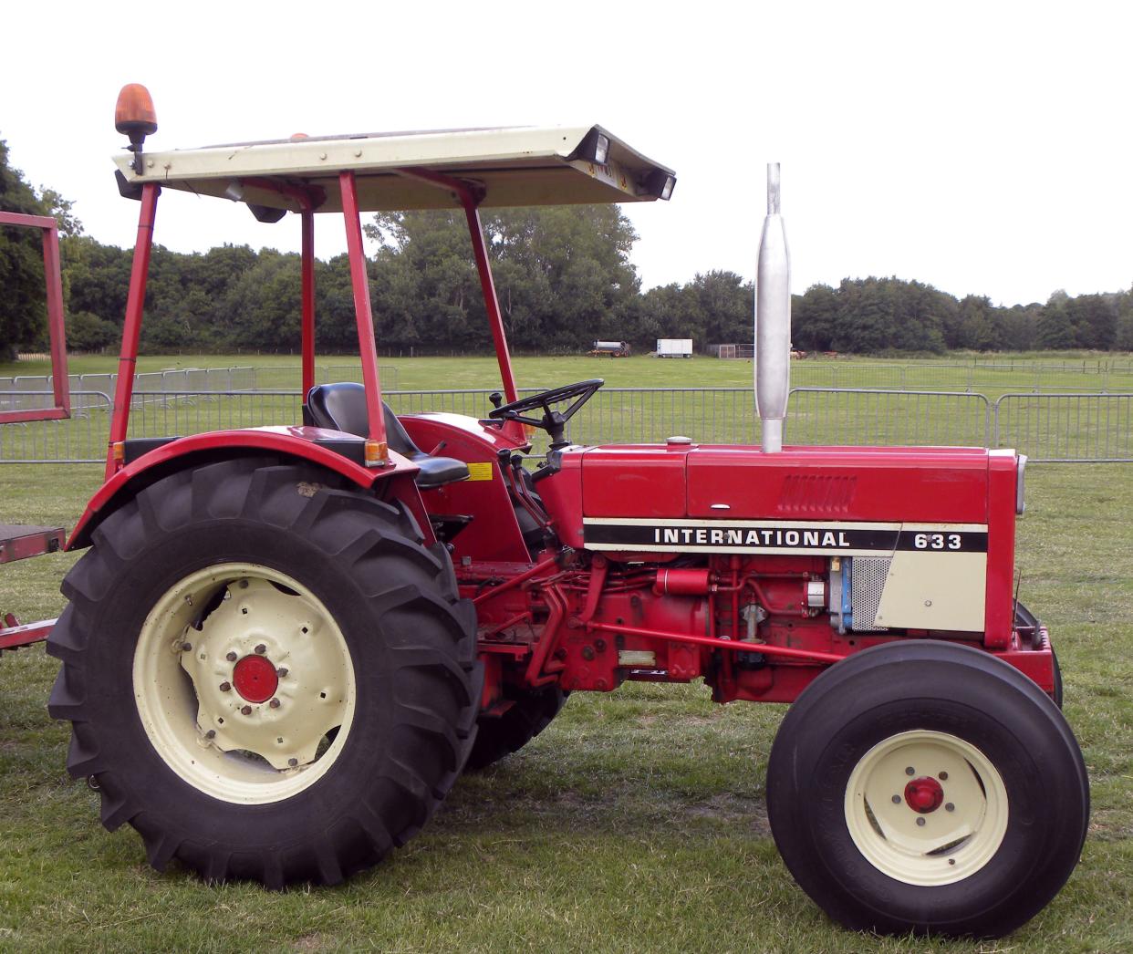 IHC International 633 tractor, produced from 1975 to 1978