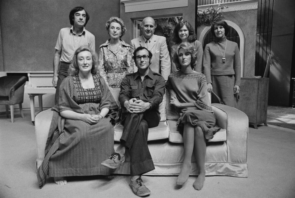 Chater with Harold Pinter and the cast of Blithe Spirit at the Lyttelton Theatre in London in 1976 - Evening Standard/Hulton Archive/Getty Images