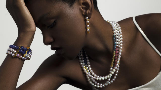 7 Ways to Wear Pearls That Will Make You Fall in Love With the Classic  Beauties All Over Again - Yahoo Sports