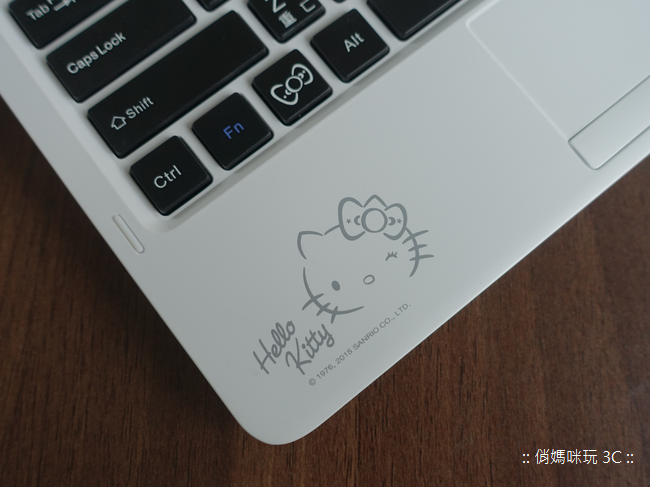 超可愛！捷元獨家代理「GRACE 10」2in1 Hello Kitty 平板筆記型電腦開箱