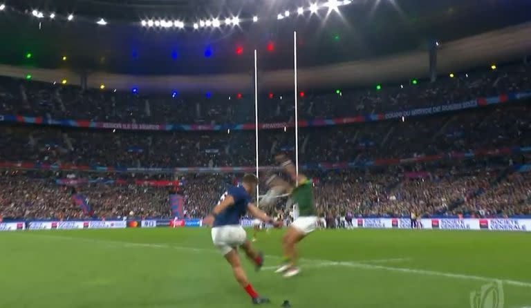 La salvada del sudafricano Cheslin Kolbe tras la patada del francés Thomas Ramos en busca de las semifinales del Mundial de Rugby 2023
