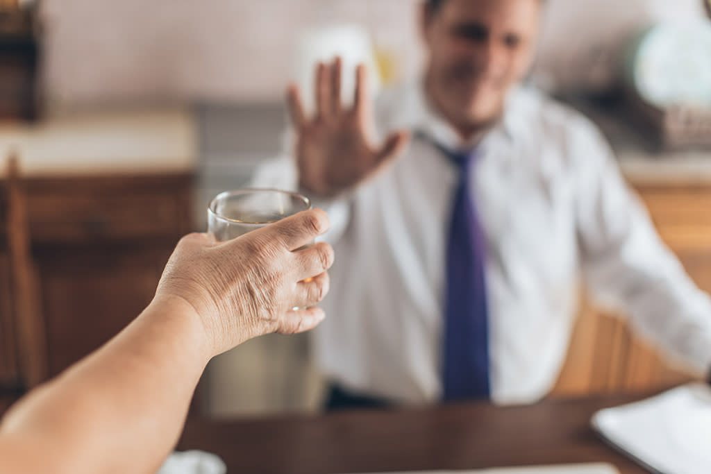 Why is giving up alcohol for Dry January one of the most popular bad habits to stop? Experts weigh in. (Photo: Getty Images)