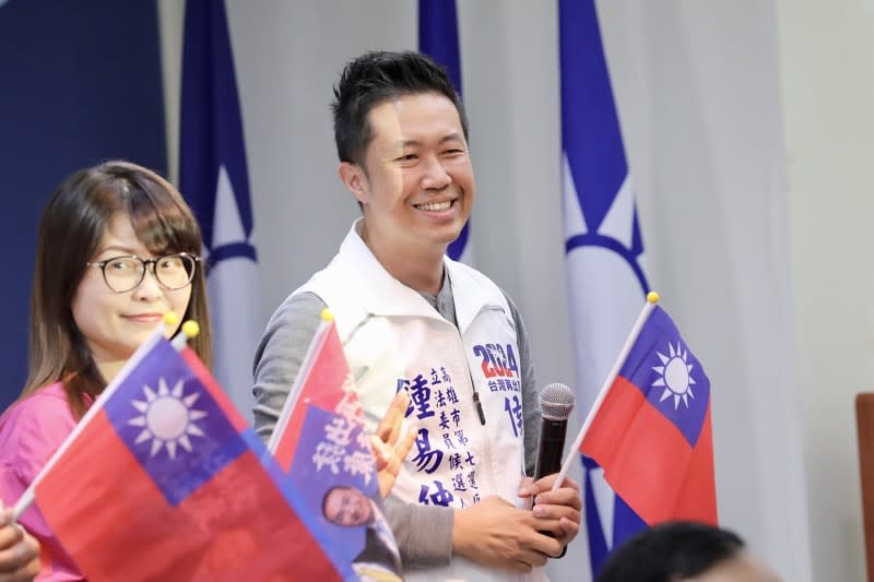 <cite>國民黨立委候選人鍾易仲不敵許智傑。（國民黨提供）</cite>