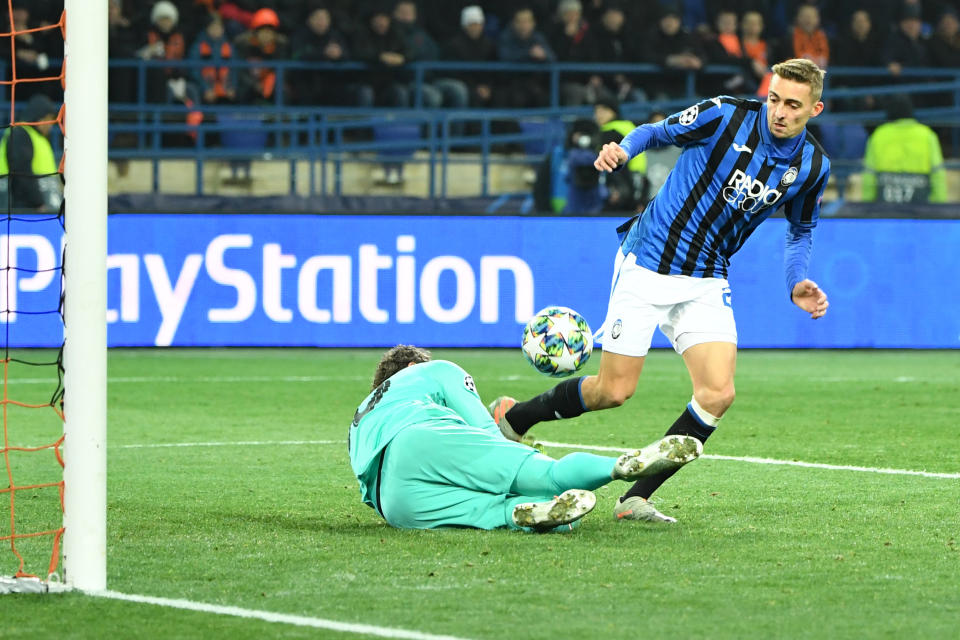 Atalanta's Belgian defender Timothy Castagne scores a goal awarded after a VAR review during the UEFA Champions League group C football match between FC Shakhtar Donetsk and Atalanta BC at the Metallist stadium in Kharkiv on December 11, 2019. (Photo by Sergei SUPINSKY / AFP) (Photo by SERGEI SUPINSKY/AFP via Getty Images)