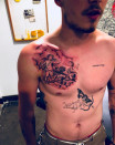 <p>Brooklyn Beckham tritt in die Fußstapfen seines Vaters: Er ließ sich sein erstes Tattoo mit 18 auf seinem Unterarm stechen und wählte als Motiv einen umstrittenen Indianerhäuptling. Später kamen auch ein Amor-Tattoo und die Wörter „Mama’s Boy“ auf seiner Brust hinzu.<em> [Bild: Instagram]</em> </p>