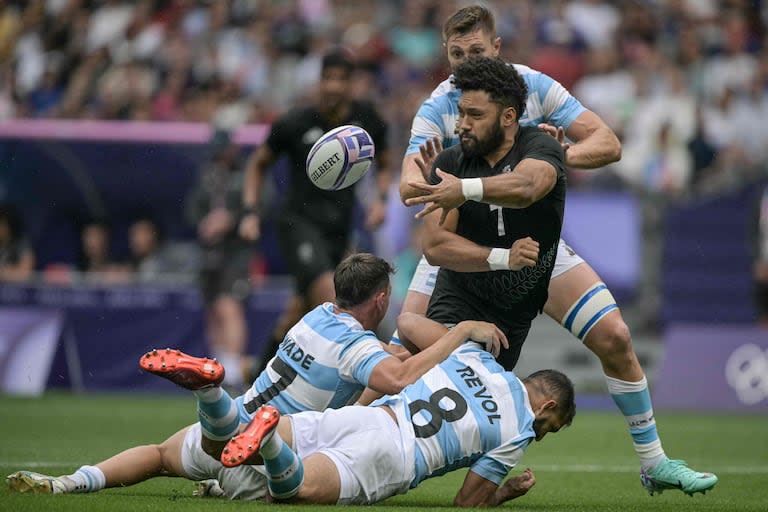 Los Pumas volvieron a sufrir en los Juegos Olímpicos y cayeron ante los All Backs: solo les queda el consuelo del 7° lugar