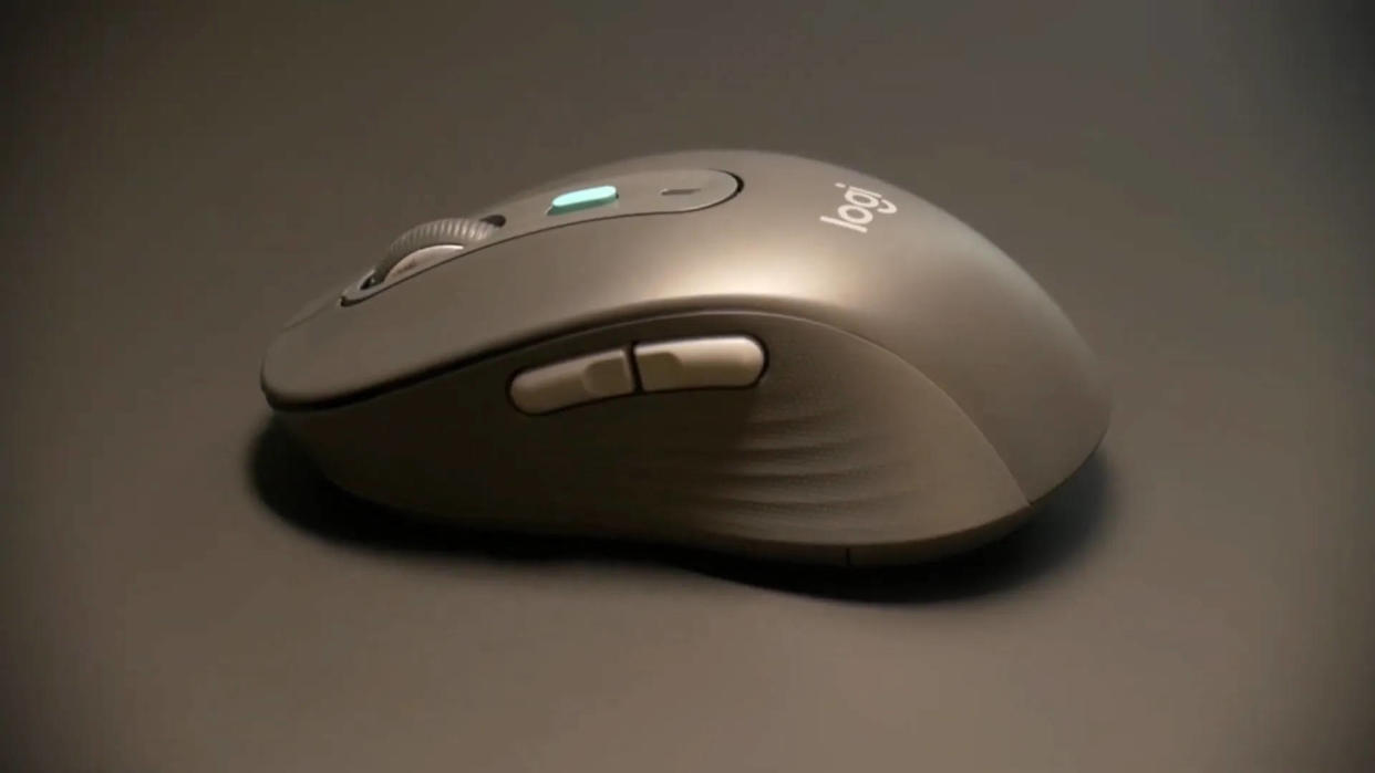  A promotional image of the Logitech Signature AI Edition M750 wireless mouse. 