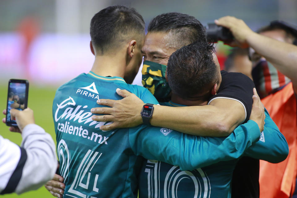 Con León, Ambriz alcanzó su primer título de liga como estratega.  (Foto: Cesar Gomez/Jam Media/Getty Images)