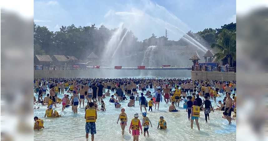 全台規模最大的水樂園「馬拉灣」位於「供5停2」限水地區，園方配合節水政策，暫緩親水娛樂，今年開園日「沒有時間表」。（圖／本報資料照片）