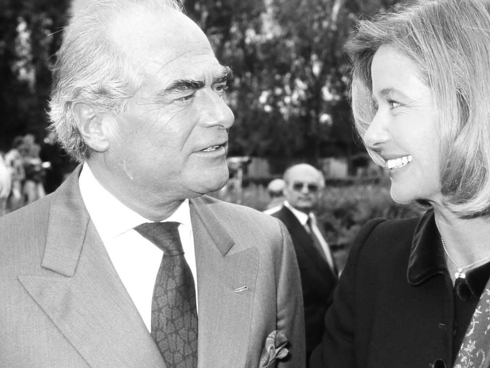 Heinrich Fürst zu Fürstenberg neben Ehefrau Massimiliana Prinzessin zu Fürstenberg im Jahr 1999. (Bild: imago images/United Archives/Hartwig Valdmanis)