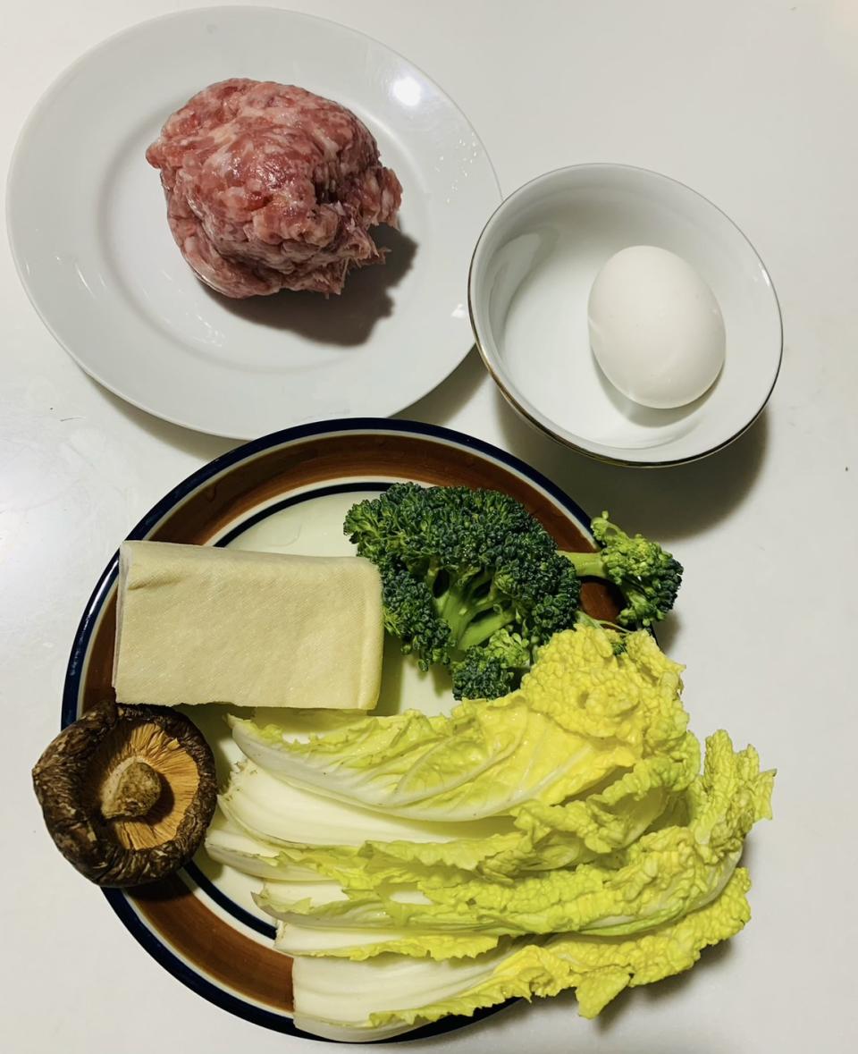 圖二：黃金燒賣所需食材。圖片來源：作者陳詩蓉提供_0