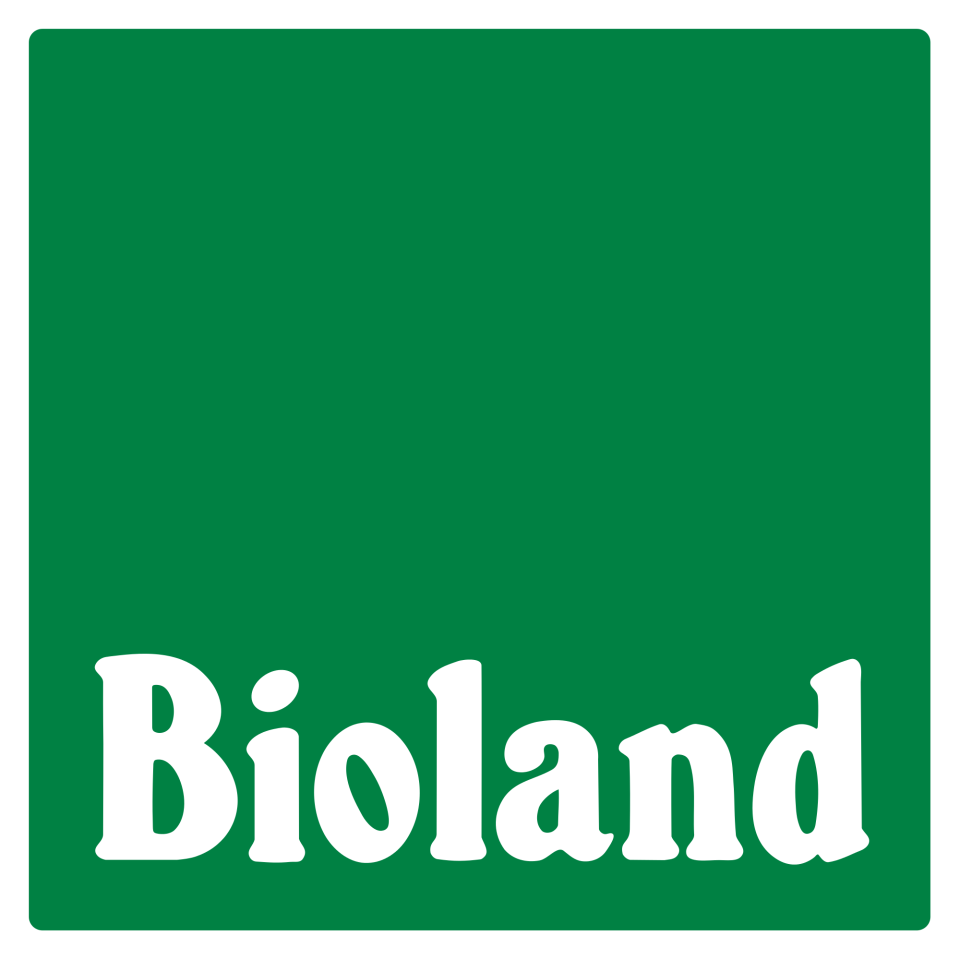 <p>Bioland ist mit weitem Abstand der erfolgreichste Bioverband, denn ihm gehören über 7.000 Höfe an. Von 2017 auf 2018 wuchs Bioland um 6,5 Prozent. So schnell wird der Verband wohl nicht aufgeholt. (Bild: Bioland) </p>