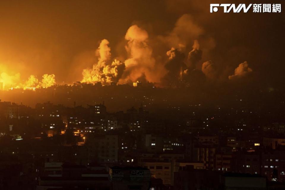 以色列軍方宣布，正在對加薩地區（Gaza）的哈馬斯據點進行大規模空襲。（圖／美聯社）