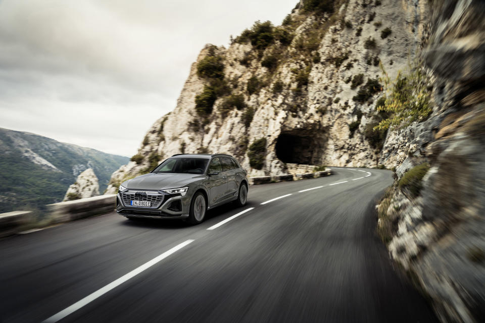 <p>Audi Q8 e-tron quattro and the tech behind it</p> 