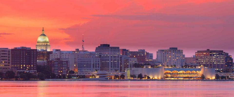 Skyline of Madison of Wisconsin at sunset viewing from Olin Turville Park. Photo showing the state capital and lake Monona with reflections, Madison, Wisconsin, USA.