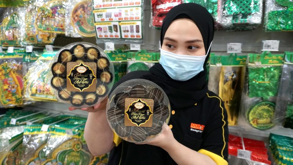 Kuih Raya and over 150 Raya essentials are up for grabs at low prices at 280 MR.DIY stores nationwide. ― Picture courtesy of MR.DIY