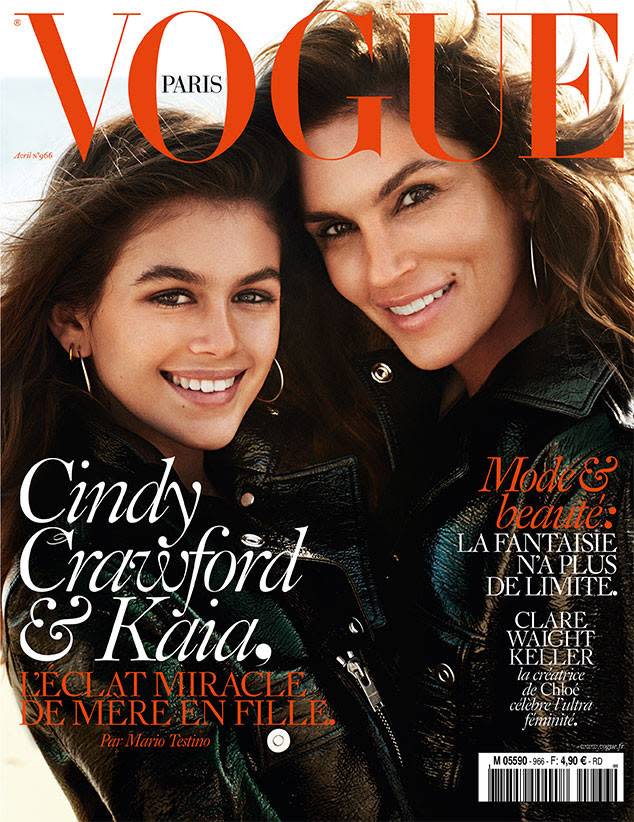 <p><span>So schön familiär kann ein “Vogue”-Cover sein. Das Mutter-Tochter-Duo Cindy Crawford und Kaia Gerber zeigte sich darauf strahlend schön und eng umschlungen. Fast hätten die beiden als Schwestern durchgehen können. (Bild: Vogue Pa</span> </p>