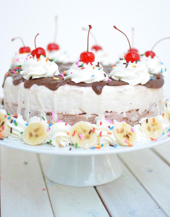 banana split ice cream cake