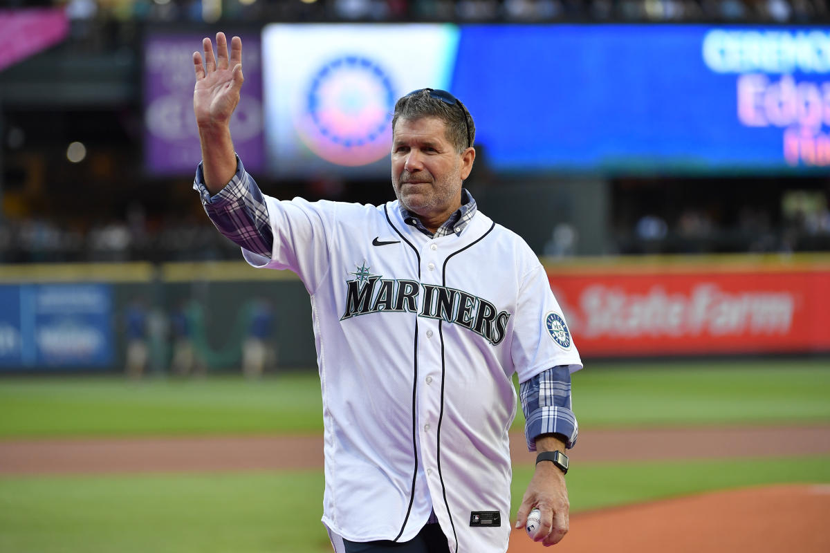 Mariners hire Hall of Famer Edgar Martinez as hitting coach for remainder of 2024 season