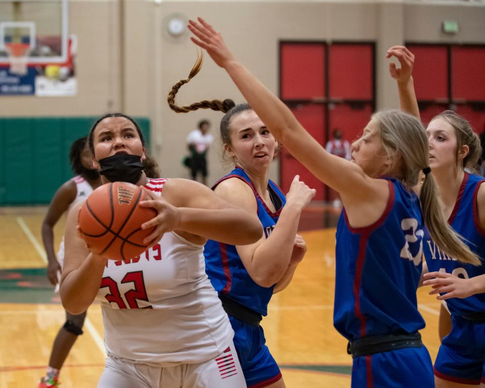 Highland Park's Amelia Ramsey (32) shoots the ball against Seaman.