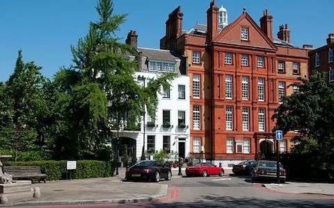 CRXFGR Thames River,Chelsea Embankment,SW3,Most Prestigious London Postcode, Luxury Houses,Villas,Apartments,Cheyne Walk Houses,London - Credit:  Paul Street /Alamy