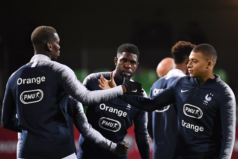 <p>La composition d’équipe de l’équipe de France est tombée. Et elle comporte quelques surprises : Lloris – Kurzawa, Umititi, Varane, Pavard – Kanté, Pogba – Coman, Griezmann, Mbappé – Giroud. (crédit AFP) </p>