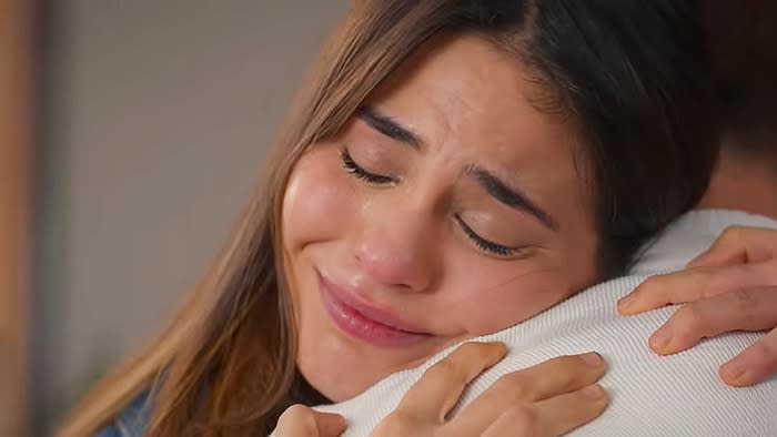 Hermanos: Elif se funda en un gran abrazo con Berk al saber que son hermanos biológicos