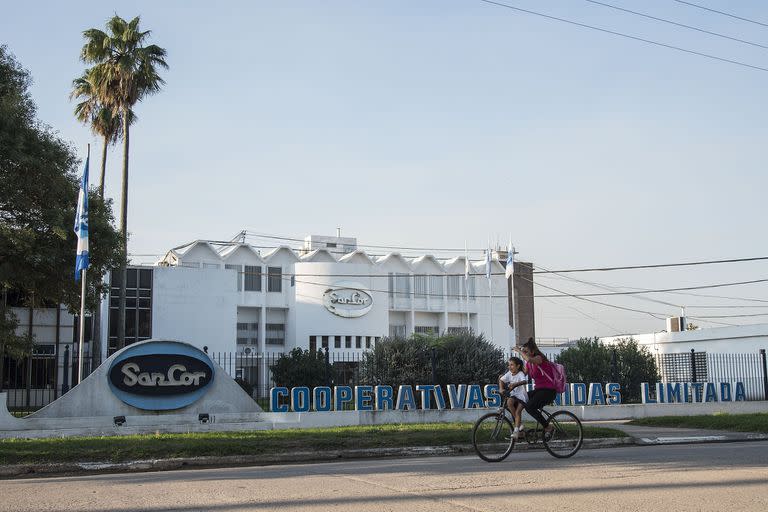 Venta de Sancor a la empresa Adecoagro. Sunchales, Santa Fe
