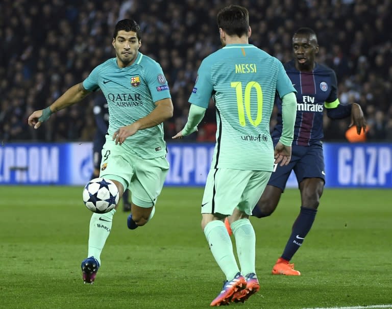 Barcelona's Luis Suarez (L) and Lionel Messi fight for the ball with Paris Saint-Germain's Blaise Matuidi during their UEFA Champions League round of 16 first leg match, at the Parc des Princes stadium in Paris, on February 14, 2017